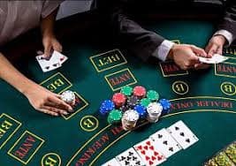 Live dealer blackjack table with multilingual interface